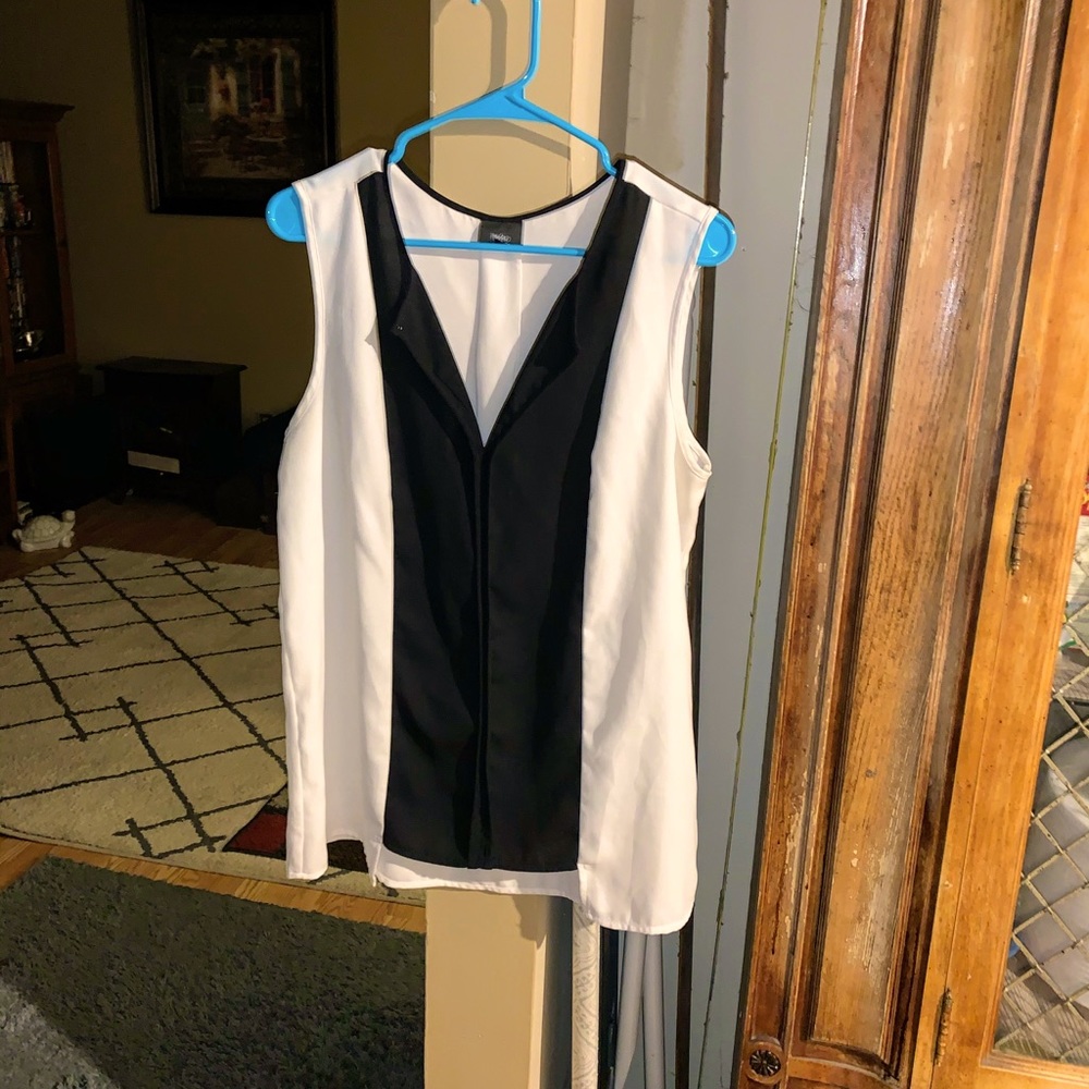 Mossimo Sleeveless Blouse- Size XL- N.W.T